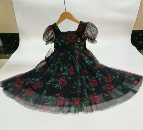 فستان تل أنيق جدا مع بروش