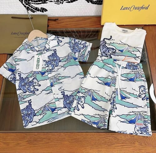 طقم أنيق جدا ومميز من ثلاث قطع