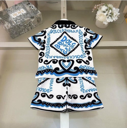 طقم ولادي مميز من قطعتين