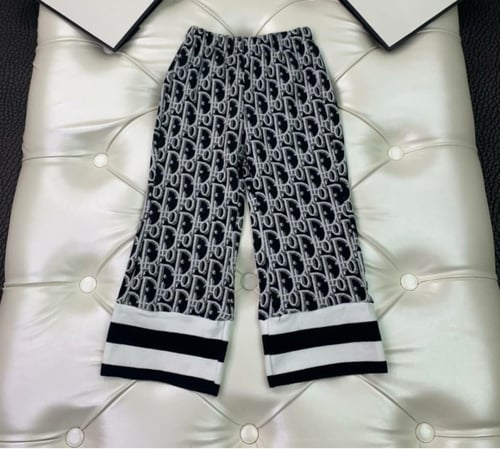 طقم بناتي بتفاصيل انيقه