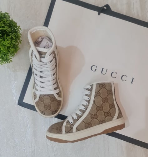 حذاء رائع جدا وأنيق