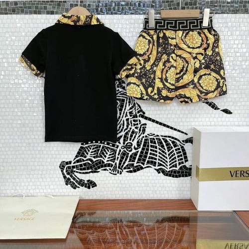 طقم ولادي جميل من قطعتين