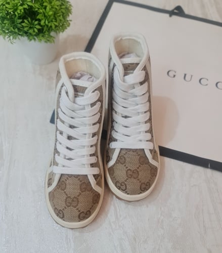 حذاء رائع جدا وأنيق