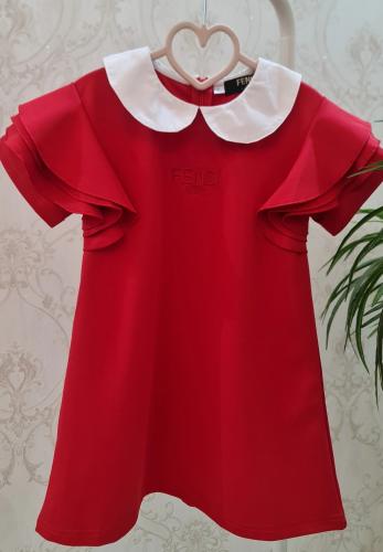 فستان بناتي احمر مزين بياقة وحركة على الكتفين