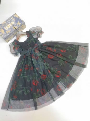 فستان تل أنيق جدا مع بروش