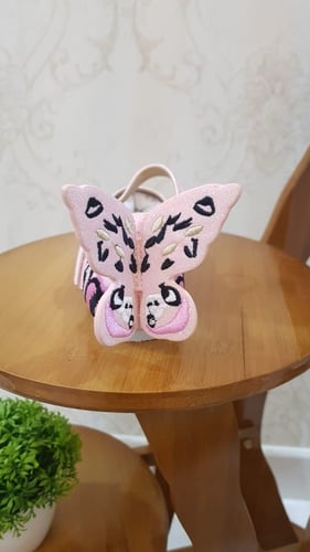 حذاء الفراشة الوردي فخم جدا