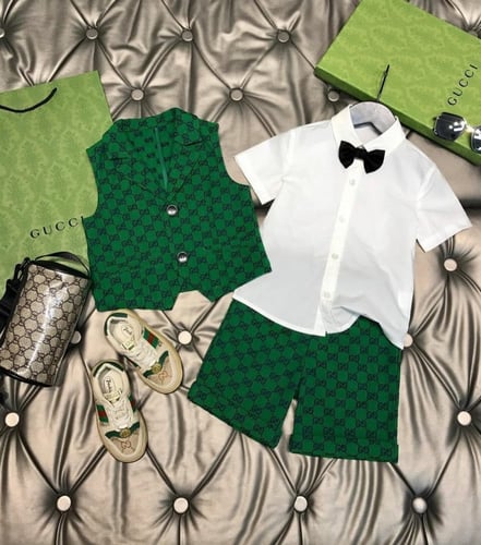 طقم ولادي من أربع قطع فخامة