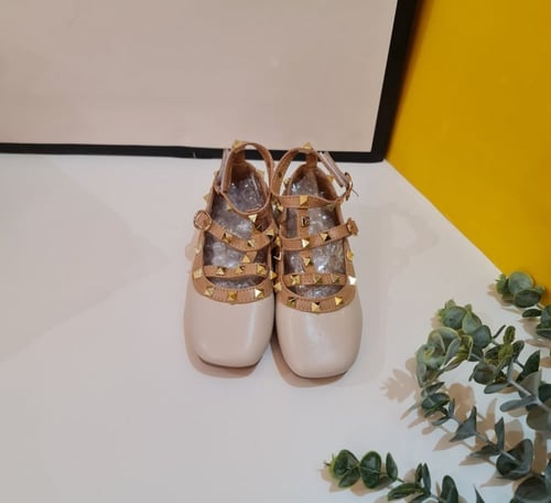 حذاء اوف وايت