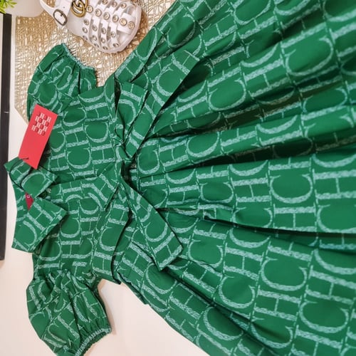 فستان مواليد أخضر جميل مع حزام خارجي