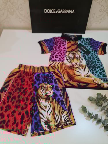 طقم جميل ومميز من قطعتين