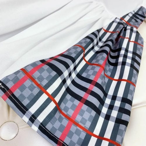 فستان بتفاصيل أنيقه ومميزة