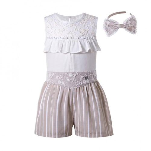 طقم شورت انيق مع اكسسوار الشعر