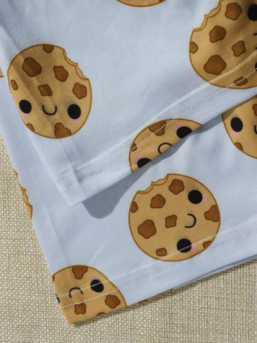 طقم بجامة نسائي بطبعة الكوكيز