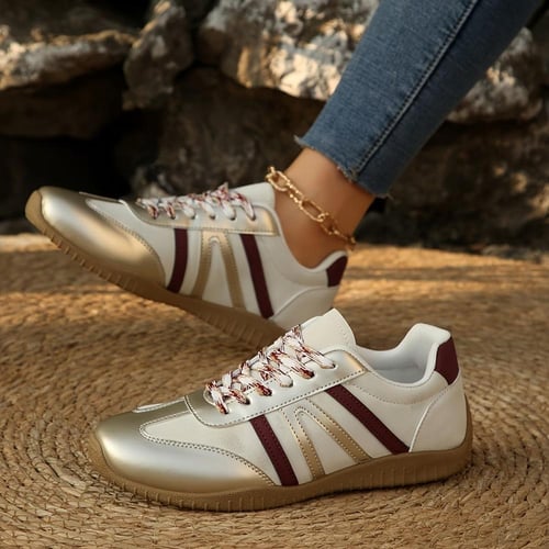 جزمة بنقشة مخططة، تصميم حجب الألوان الأحمر والذهبي...