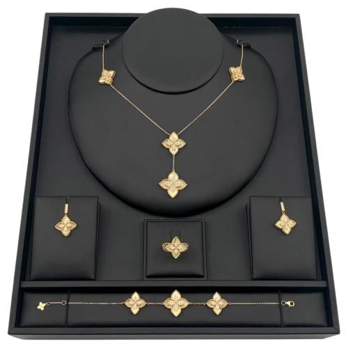 طقم ذهب عيار 18 وزن 22.1 جم مستوحى من تصميم روبرتو...