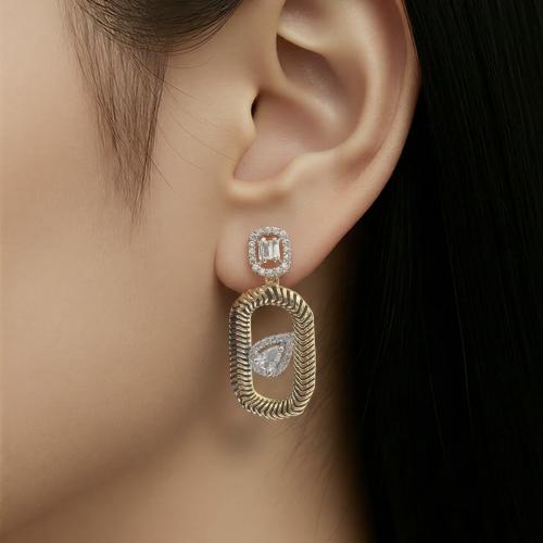 حلق ذهب عيار 18 الوزن 2.68 جرام