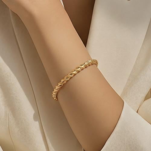 غويشة ذهب عيار 21 الوزن 4.97 جرام