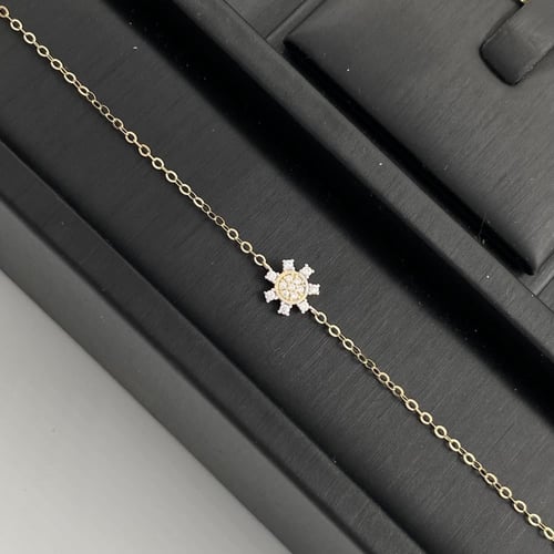 طقم ذهب عيار 18 وزن 4.10 جم لإطلالة ناعمة ومتألقة