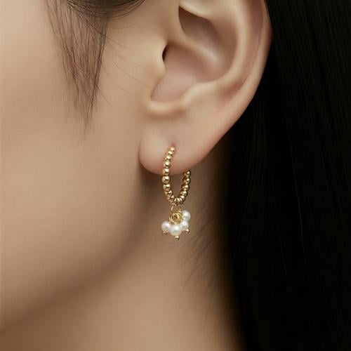 حلق ذهب عيار 18 الوزن 2.76 جرام