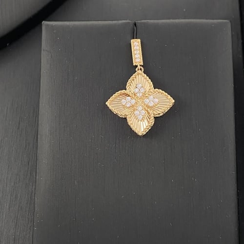 طقم الهبه ذهب عيار 18 وزن 17.82 جم إطلالة فاخرة تب...