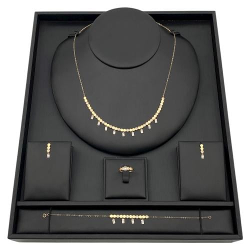 طقم ذهب شوميه عيار 18 وزن 11.19 جم بدلايات متناسقة...