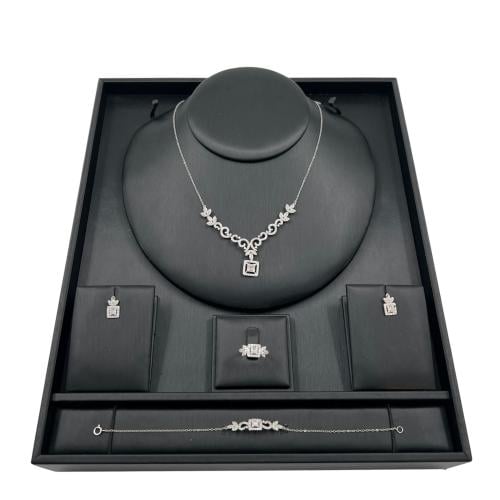 طقم ذهب عيار 18 الوزن 10.63 جرام