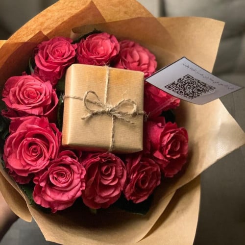 باقة ورد مع تغليف ورقي أنيق