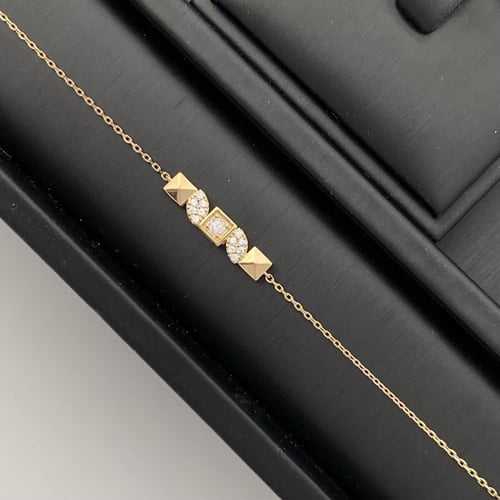 طقم ذهب تصميم الماس عيار 18 وزن 10.82 جم لإطلالة ت...