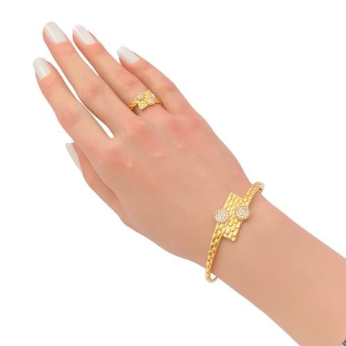 اسواره وخاتم ذهب عيار 21 وزن 12.15 جم مزينة بدوائر...