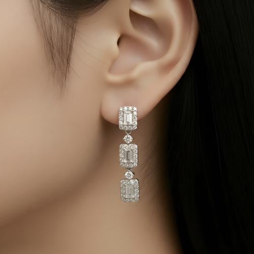 حلق ذهب عيار 18 الوزن 3.05 جرام