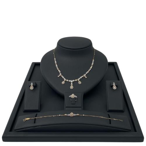 طقم ذهب عيار 18 الوزن 12.23