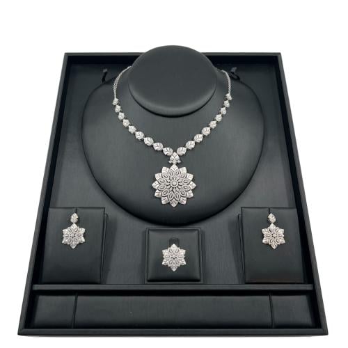 نص طقم ذهب عيار 18 الوزن 23.06 جرام