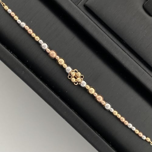 طقم ذهب عيار 18 وزن 18.89 جم بلمسة ايطالية تبرز أن...