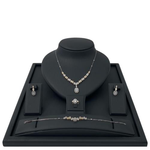 طقم ذهب عيار 18 الوزن 12.42 جرام