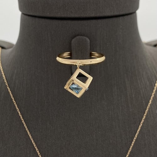 نصف طقم ذهب عيار 18 الوزن 4.62 جرام