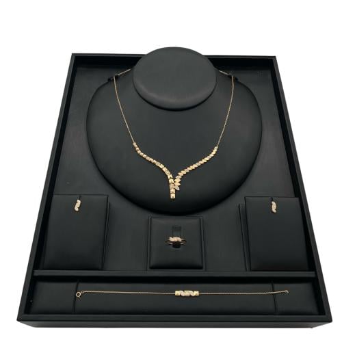 طقم ذهب عيار 18 الوزن 10.80 جرام
