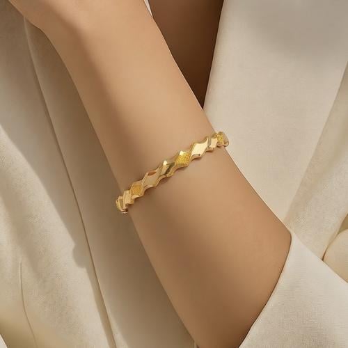 غويشة ذهب عيار 21 الوزن 4.35 جرام