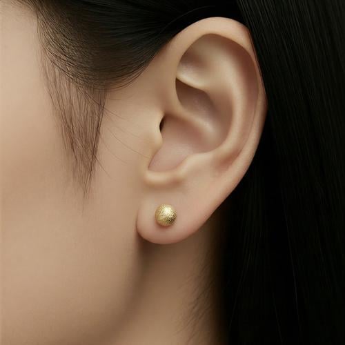 حلق ذهب عيار 18 الوزن 1.33 جرام