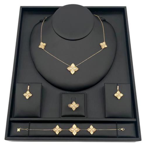 طقم ذهب عيار 18 وزن 20.27 جم يبرز جمالك ويزين اطلا...