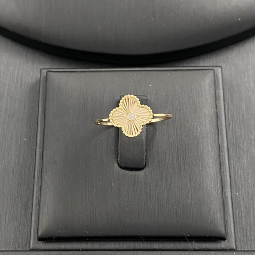 طقم ذهب عيار 18 وزن 4 جم أناقة تدوم طويلاً