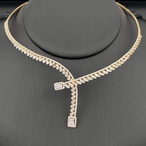 طقم طوق ذهب عيار 18 وزن 22.95 جم سواريه فخم يشرق أ...