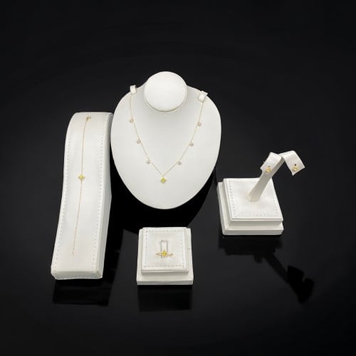 طقم ذهب عيار 18 الوزن 3.56 جرام