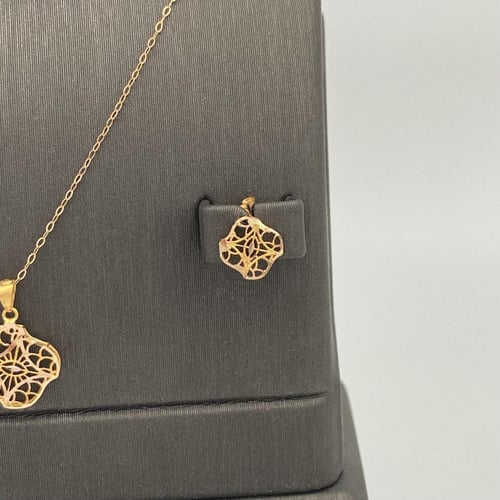 نصف طقم مواليد ذهب عيار 21 الوزن 3.19 الجرام