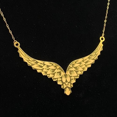 عقد جناح الصقر ذهب عيار 21 الوزن 2.46 جرام