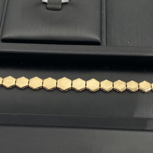 طقم ذهب عيار 18 الوزن 14.50 جرام