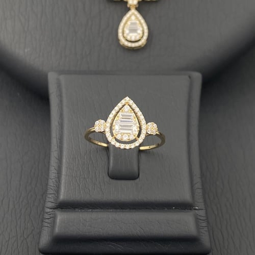 طقم ذهب عيار 18 الوزن 11 جرام