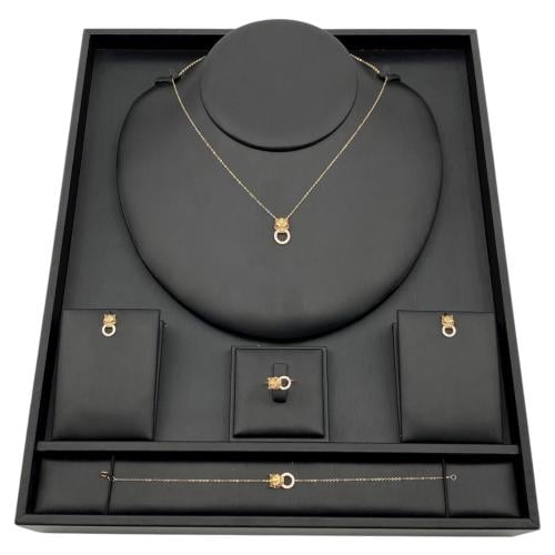 طقم ذهب نمر عيار 18 وزن 4.66 جم لإطلالة مثيرة تبهر...