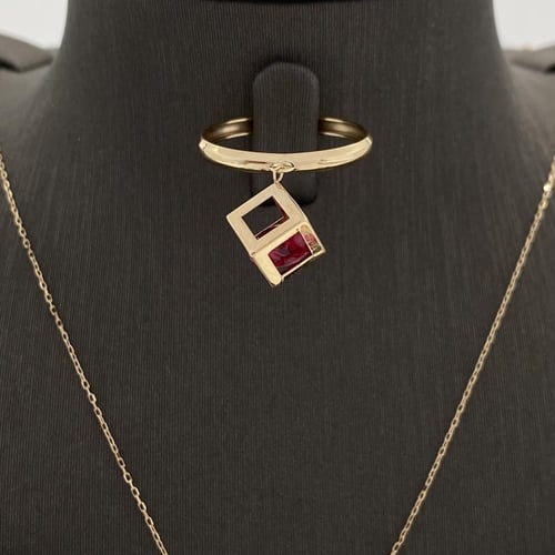 نصف طقم ذهب عيار 18 الوزن 4.47 جرام