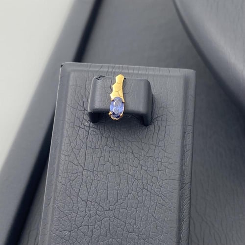 طقم جناح الصقر ذهب عيار 21 وزن 3.56 جرام بفص ازرق...