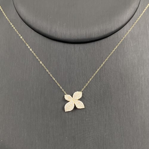 طقم بسكال ذهب عيار 18 وزن 3.53 جم لمسة فخامة وأنوث...